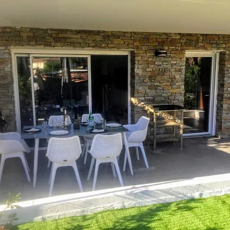 Appartamento Moderne T2 Avec Garage ,très Calme Avec Jardin Privé Et Piscine, à 400m Du Centre Et Des Plages, Wifi Remise Supplémentaire De 10 Pourcent Pour Location à La Semaine