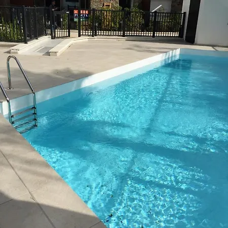 Apartment Moderne T2 Avec Garage ,tres Calme Avec Jardin Prive Et Piscine, A 400m Du Centre Et Des Plages, Wifi Remise Supplementaire De 10 Pourcent Pour Location A La Semaine Cavalaire-sur-Mer