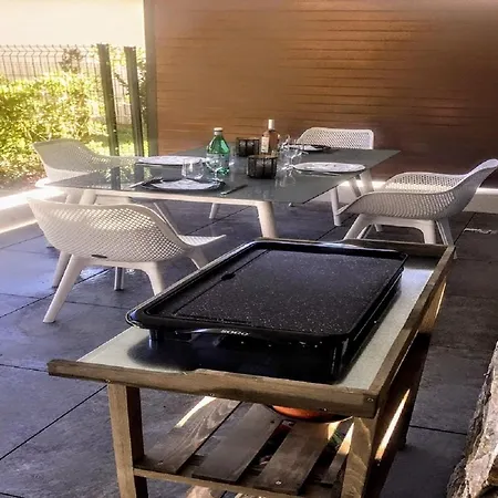 Moderne T2 Avec Garage ,très Calme Avec Jardin Privé Et Piscine, à 400m Du Centre Et Des Plages, Wifi Remise Supplémentaire De 10 Pourcent Pour Location à La Semaine *