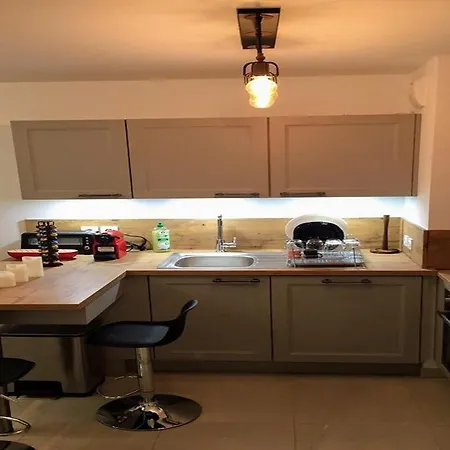 Elegant T2 Avec Jardin, Tres Calme, Avec Piscine & Parking, A 400 M Des Plages Et Du Centre Ville, Wifi Gratuit