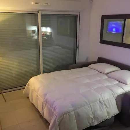Апартаменты Moderne T2 Avec Garage ,tres Calme Avec Jardin Prive Et Piscine, A 400m Du Centre Et Des Plages, Wifi Remise Supplementaire De 10 Pourcent Pour Location A La Semaine Кавалер-сюр-Мер